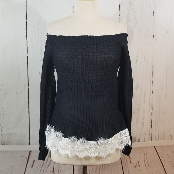 WILLOW & CLAY Shirred Off the Shoulder Top - Picture 2 of 8